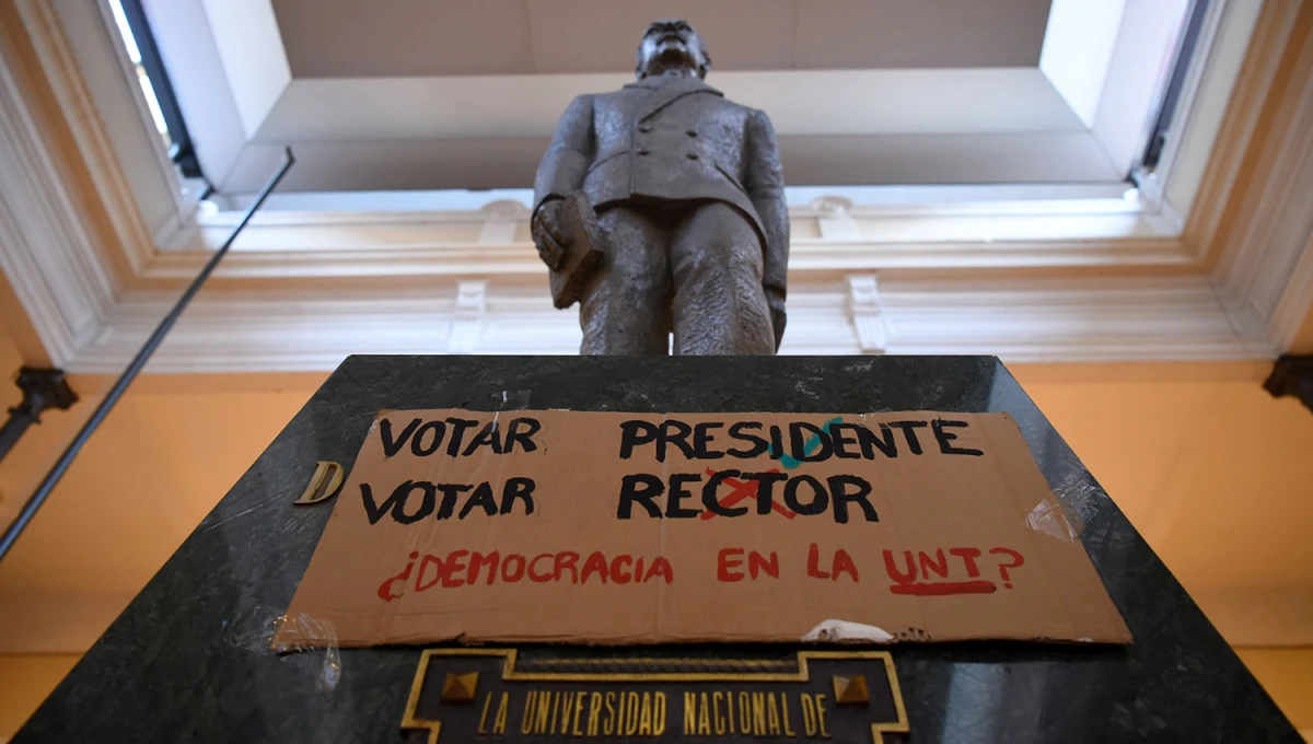 AL RECTORADO. Los docentes agrupados en Adiunt se movilizarán para protestar durante la reunión del Consejo Superior de la UNT.