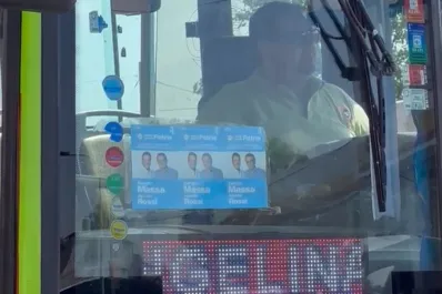 En Tucumán, los colectivos circularon con boletas de Massa: “No es una campaña del miedo