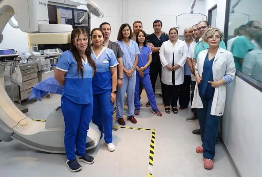 Se realizó una intervención endovascular sobre una cardiopatía estructural, y que se trata del implante de una válvula pulmonar percutánea que se realizó para el tratamiento de una cardiopatía congénita compleja, en una paciente de 50 años.