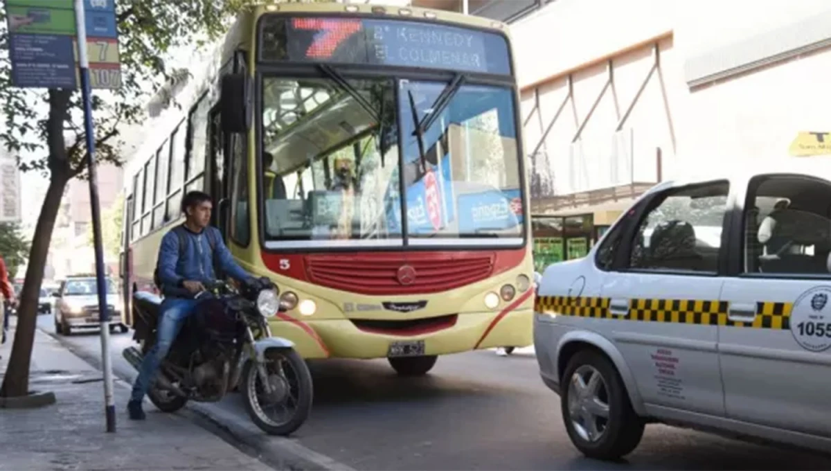 FRECUENCIA. Las empresas de transportes deben garantizar que la circulación será con los horarios de los sábados.