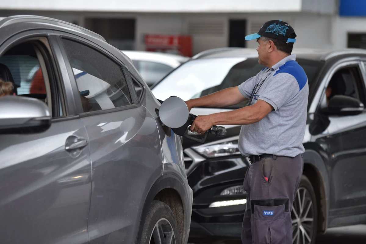 Jaldo afirma que la nafta no faltará en Tucumán