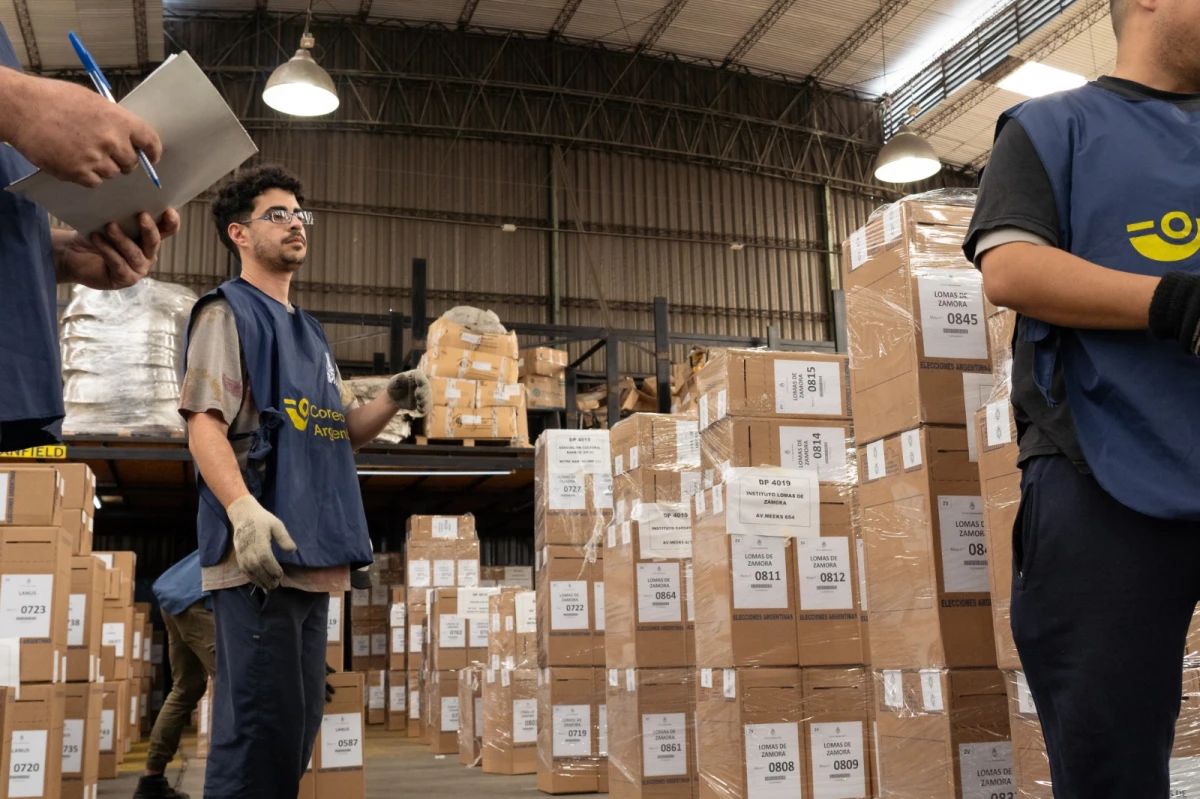 SEGUNDA VUELTA. Comenzó la distribución de urnas en todo el país. 