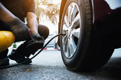 Pensando en las vacaciones: cómo se calibran correctamente las ruedas del auto