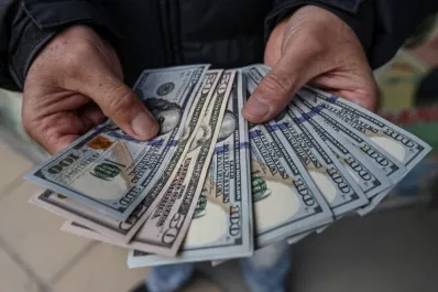 Pérdida del valor del peso: Argentina fue el país de Sudamérica en el que más aumentó la ayuda familiar del exterior
