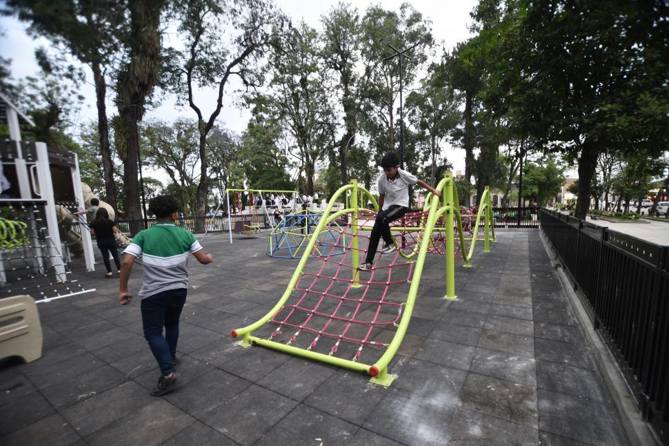 DIVERSIÓN. El área de juegos infantiles se llenó de color y bullicio.