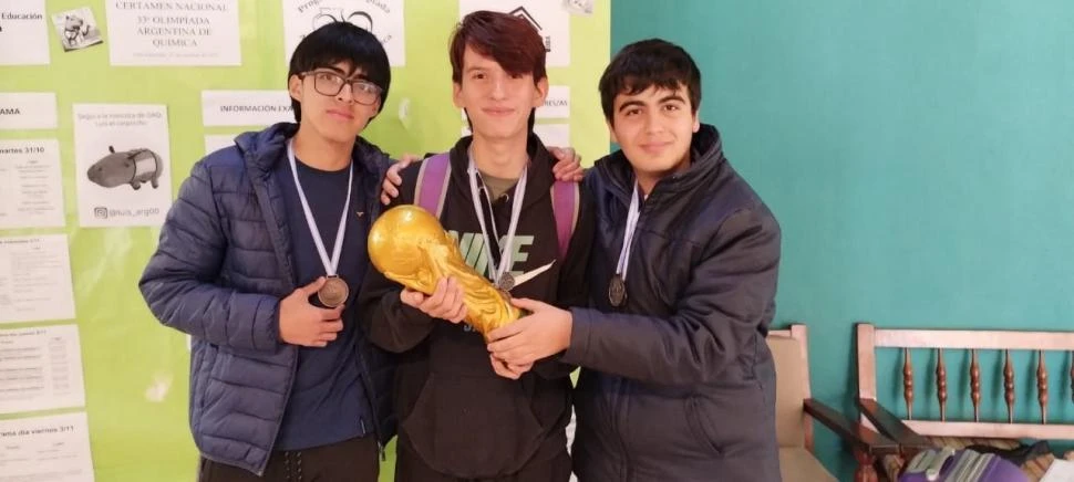 ALUMNOS GANADORES. Mauro De Giovanni, Pablo Ledesma y Jesús Moya.