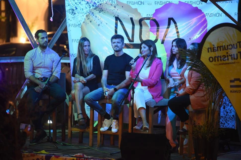 EL ANUNCIO. Las organizadoras junto al presidente del Ente de Turismo, Sebastián Giobellina y otros colaboradores del evento.