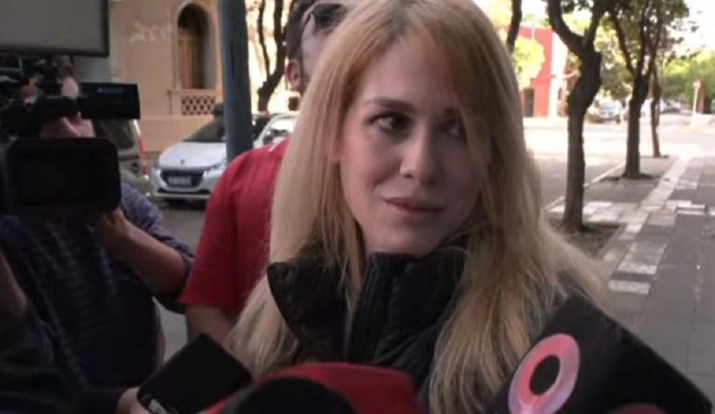 Lilia Lemoine y su temprana visita al colegio donde vota: Vine antes por si faltaba un fiscal