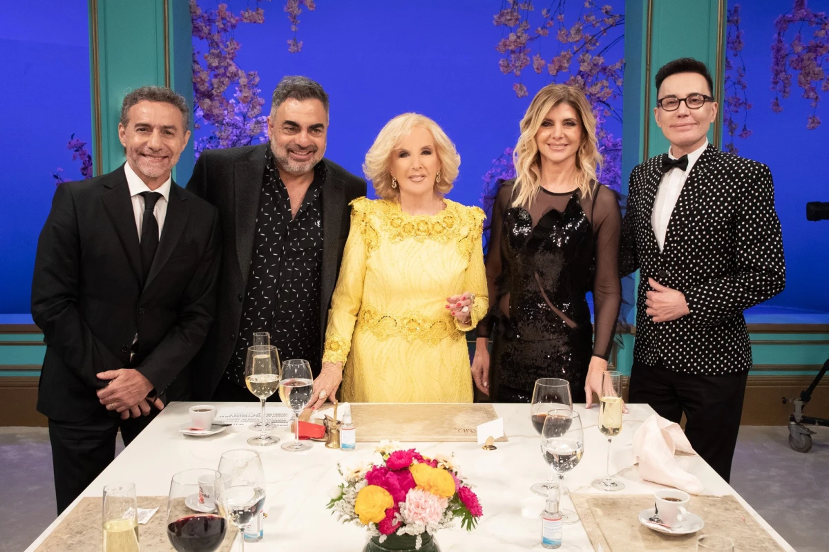 EN LA MESA. Mirtha Legrand, acompañada por sus invitados.