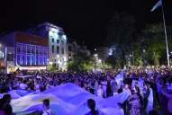 Tucumanos celebraron en la plaza Independencia el triunfo de Javier Milei