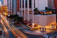 Al vocero Manuel Adorni le preguntaron quién paga la estadía del presidente Milei en el Hotel Libertador