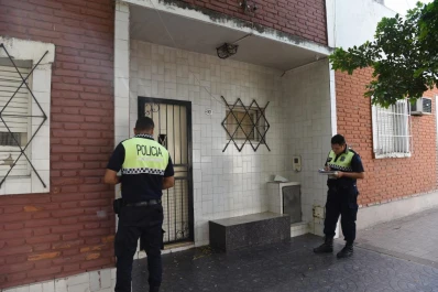 Un grupo de ladrones robó varias cámaras de seguridad en Plazoleta Dorrego