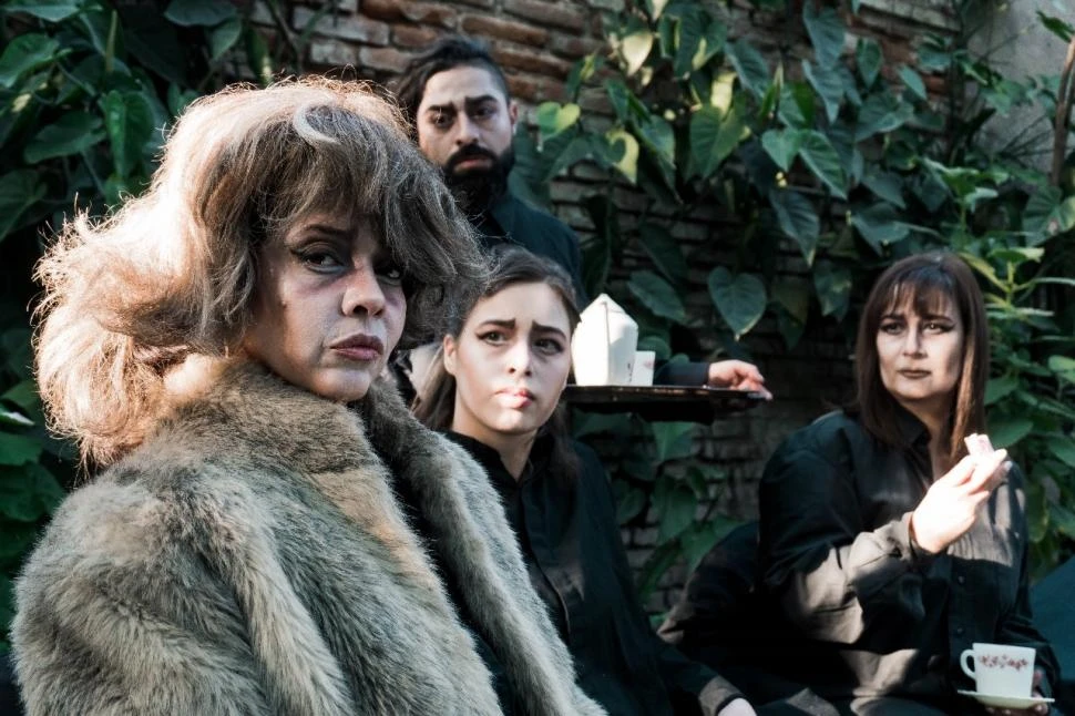 EL TERROR COMO CONCEPTO. El elenco que protagoniza “Demasía”, el estreno de hoy en Casa Luján. gentileza matías chilo