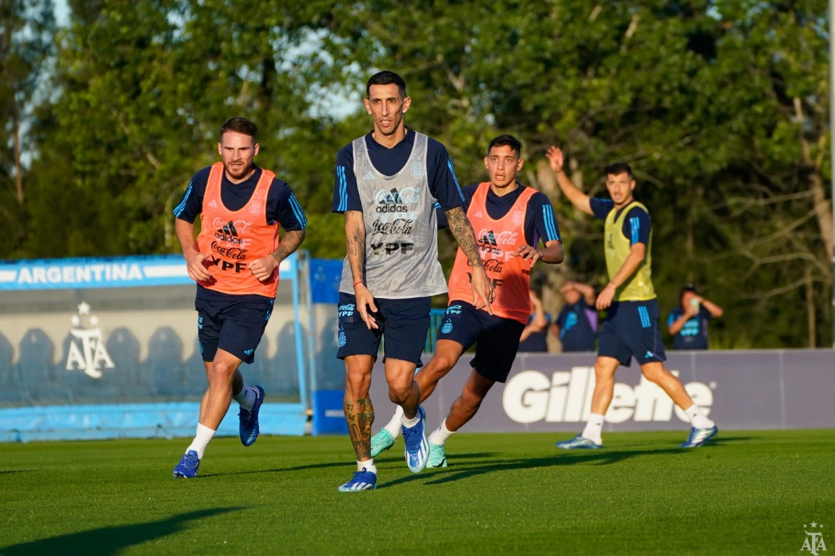 ¿VUELVE AL EQUIPO? Di María podría retornar a la titularidad contra Brasil, en el Maracaná. FOTO TOMADA DE X.