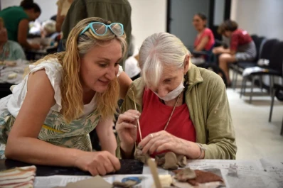 Un taller que hace olvidar los dolores en el Hogar San Roque