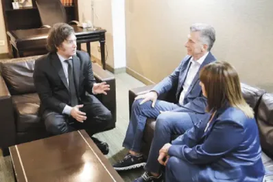 Macri se reúne con Javier Milei en el hotel Libertador