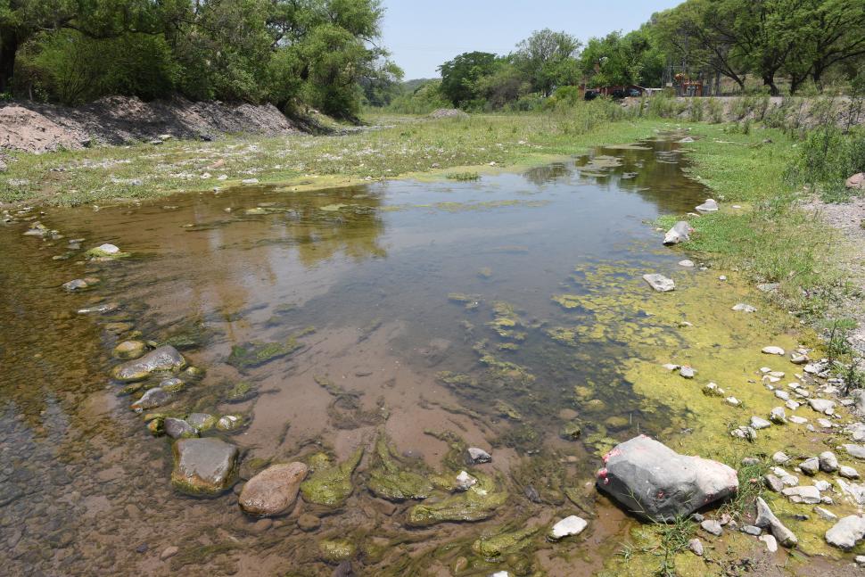 Se acentúa la escasez de agua en Tucumán y hay familias que se mudan de barrios