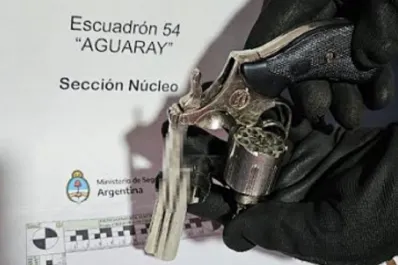 Portaban  dos revólveres cargados sin la documentación correspondiente