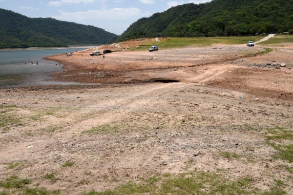 Se acentúa la escasez de agua en Tucumán y hay familias que se mudan de barrios