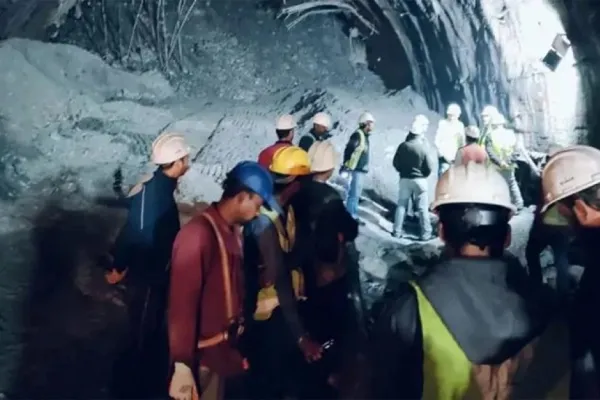 Logran tomar las primeras imágenes de los obreros atrapados en un túnel en la India