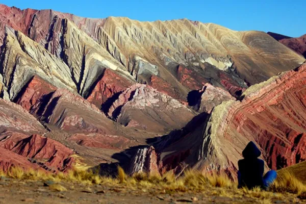 Vacaciones 2023/24: cuatro cerros que parecen pintados y se pueden disfrutar en un fin de semana