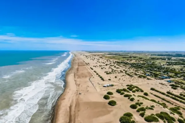 Vacaciones: descubrí la Florianópolis argentina, la playa tranquila que conquistó a Maradona