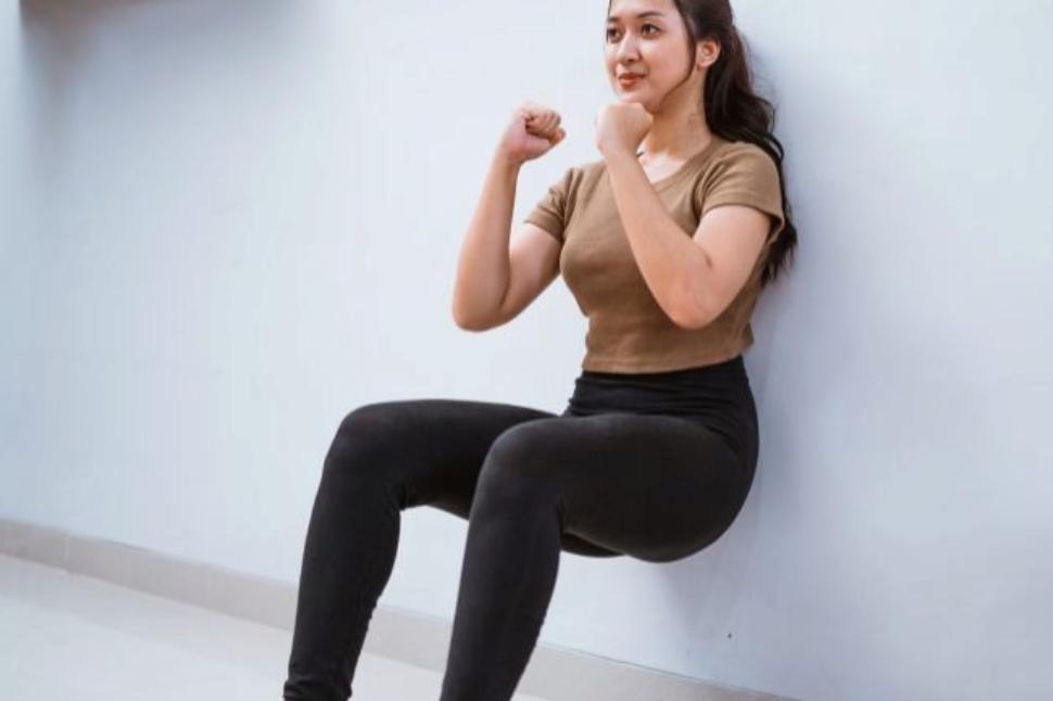 Pilates en pared: el reto viral de 28 días para tonificar tu cuerpo sin salir de casa