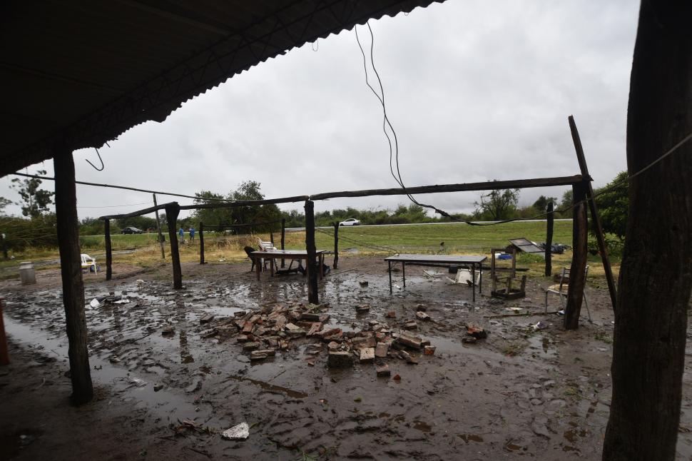 DESOLACIÓN. Los vecinos perdieron casi la totalidad de sus pertenencias.