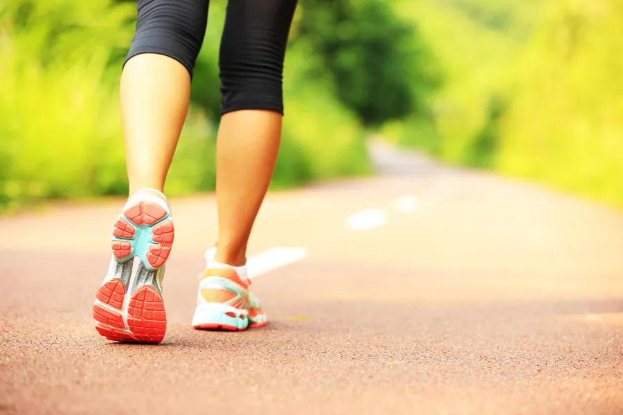 ¿Cuánta distancia debemos caminar para perder un kilo por día?