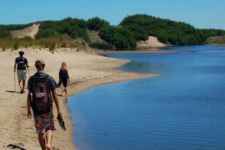 Vacaciones 2023/24: descubrí las tres playas más tranquilas y solitarias de la Costa Atlántica