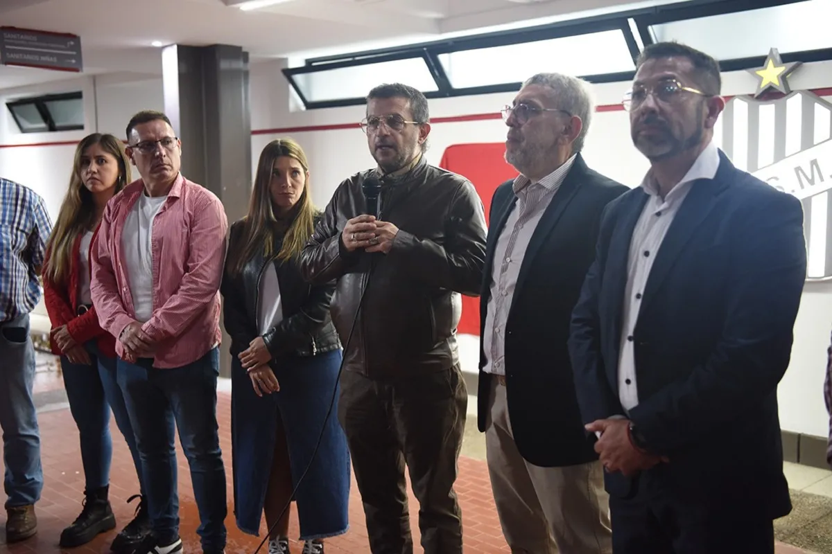 CONTUNDENTE. Carlos Cisneros tomó la palabra en la inauguración de las nuevas obras del Complejo Natalio Mirkin. FOTO DE LA GACETA/JOSÉ NUNO.