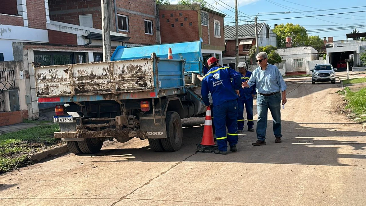 La Sociedad Aguas del Tucumán trabaja en barrio Modelo. Foto prensa