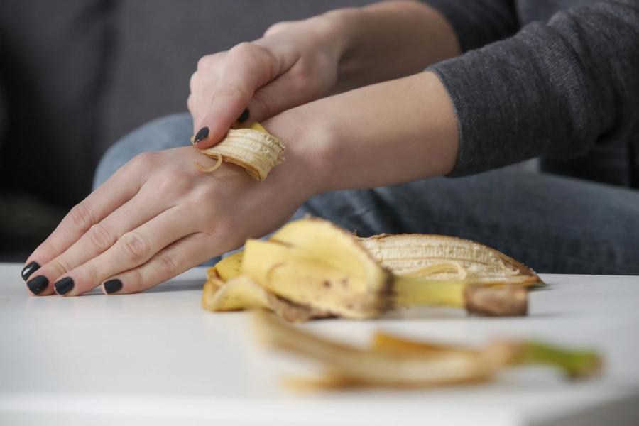 Cómo usar cáscara de plátano para blanquear la piel
