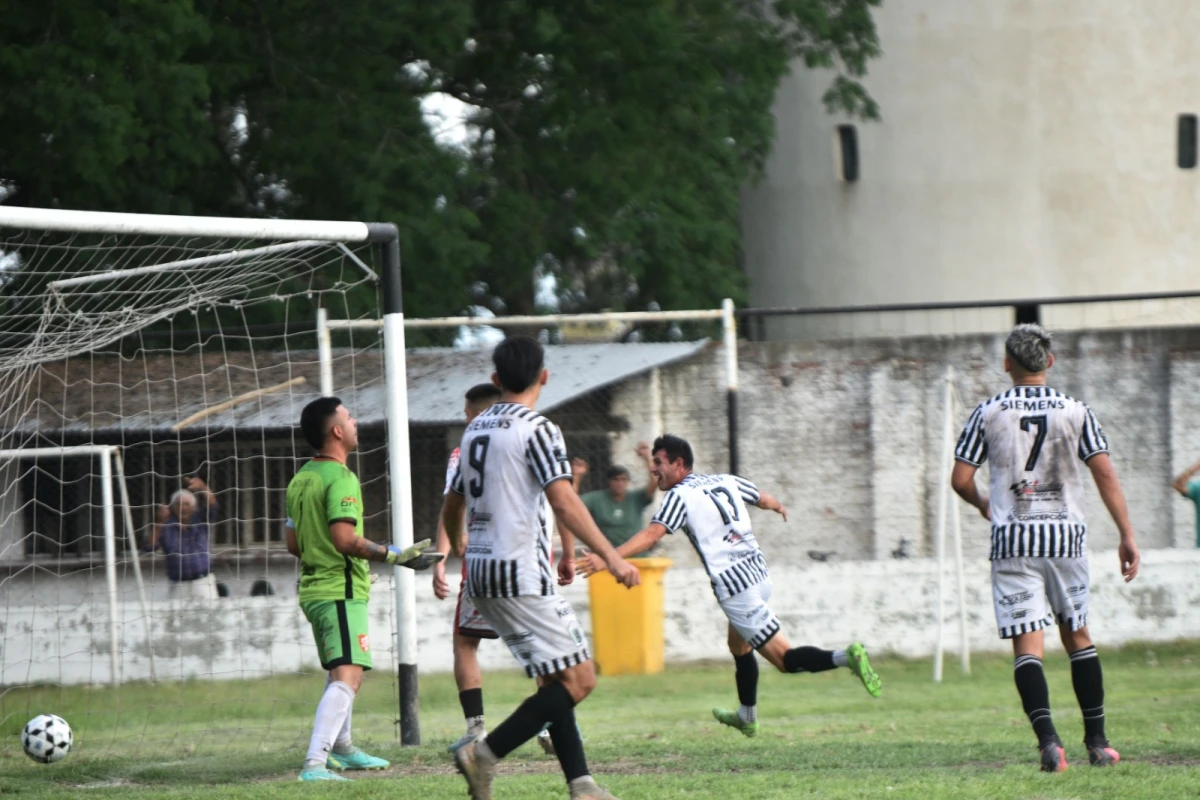 PURA FIESTA. Concepción F.C volvió a ganar, y ya aseguró su clasificación a la siguiente instancia.