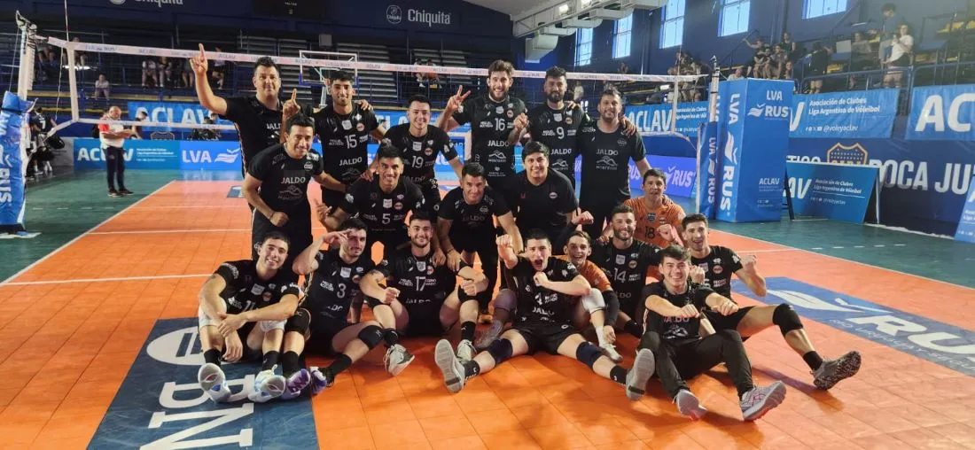 SÓLIDOS. Los monterizos lucieron sin dudas en todas sus facetas de juego ante los matadores. FOTO PRENSA MONTEROS VOLEY