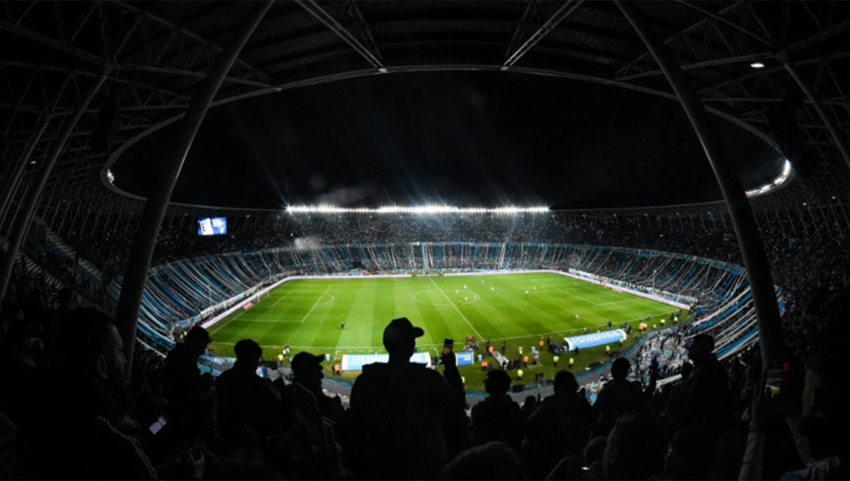 EN AVELLANEDA. Racing recibirá desde las 21.30 a Belgrano, en el Cilindro.