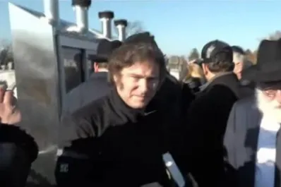 Javier Milei fue a agradecer frente a la tumba del “rebe de Lubavitch” en Nueva York