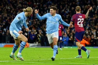 Entró Julián y destrabó todo para que Manchester City pueda ganar