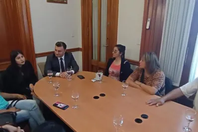 Incendio en el Mercado Persia: el Gobierno provincial se comprometió a ayudar a los feriantes