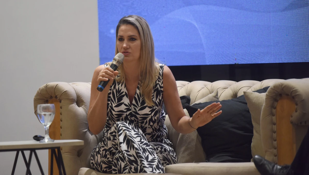 ROL. En el coloquio que organizó Federalismo y Libertad, la senadora por Santa Fe Carolina Losada dijo que un sector de la UCR cumplirá un papel de oposición, aunque vinculado al Gobierno.