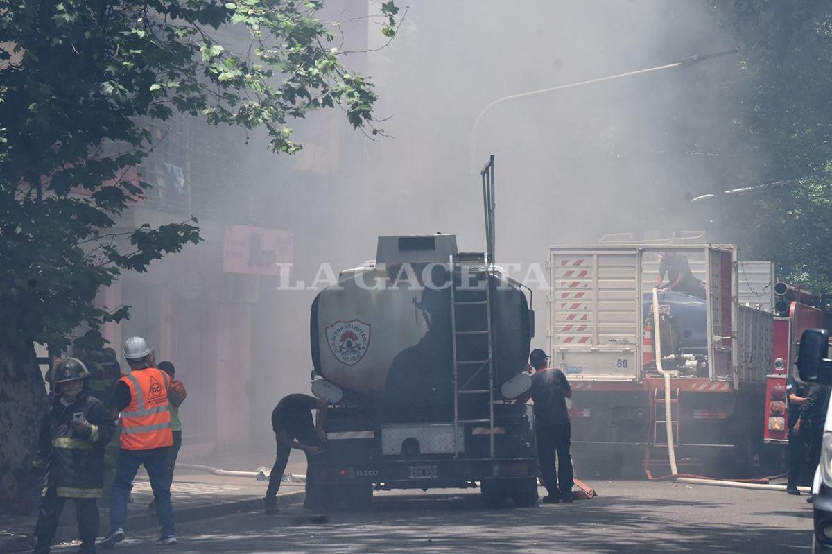 Incendio en el Mercado Persia: murió el bombero que estaba en grave estado