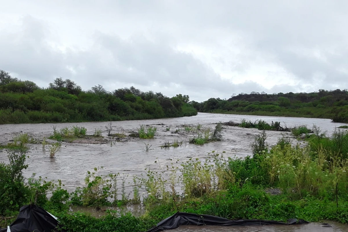 Por las lluvias en el norte, sube la cota del dique El Cadillal