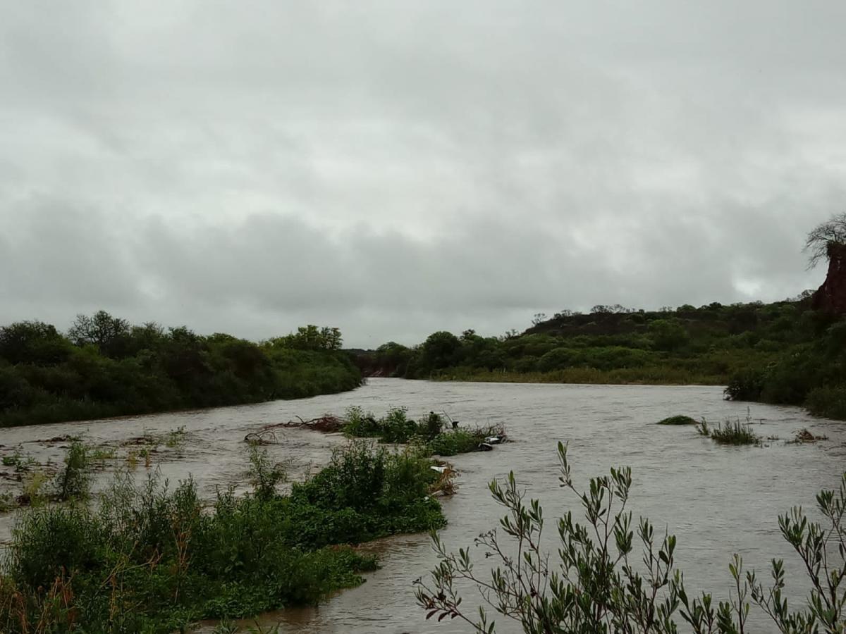 Por las lluvias en el norte, sube la cota del dique El Cadillal