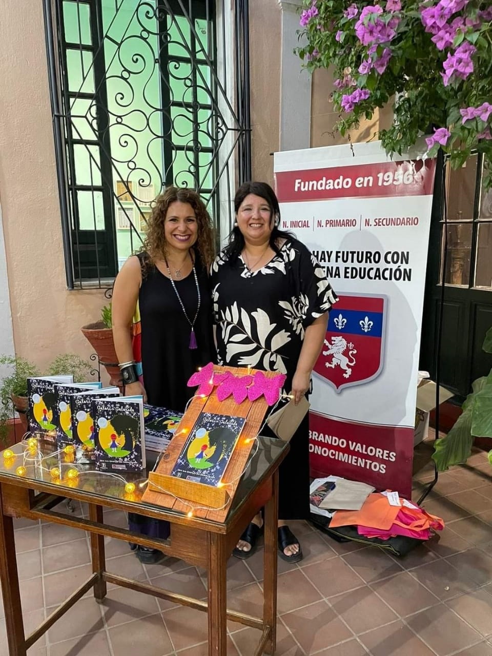 PRESENTACIÓN OFICIAL. Alumnos y docentes del Peter Pan mostraron el libro “Colorín Colorado, con un cuento he comenzado” en la Casa Padilla.