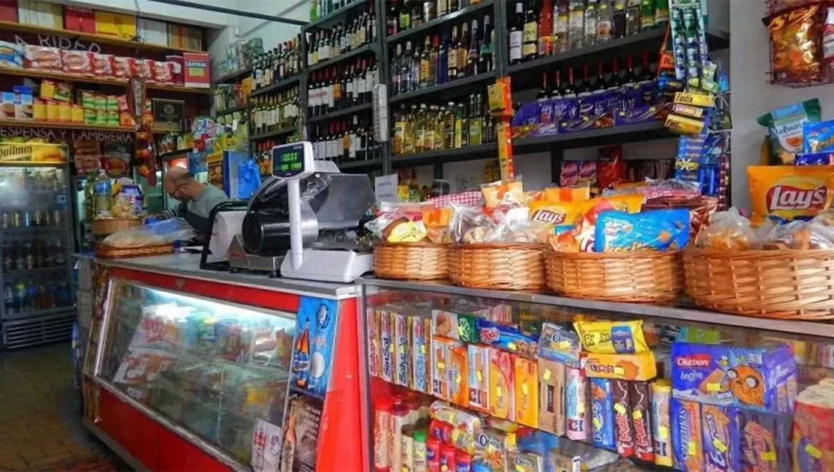 EN BAJA. El consumo sigue descendiendo en los comercios medianos del país.