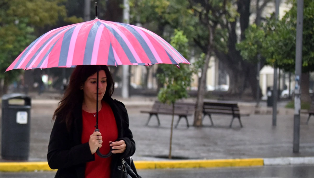 PASADO POR AGUA. El domingo continuará gris y lluvioso en toda la provincia.