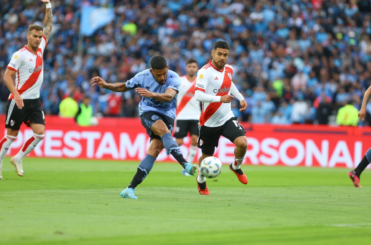 Jugada del partido River-Belgrano. FOTO TWITTER @Belgrano