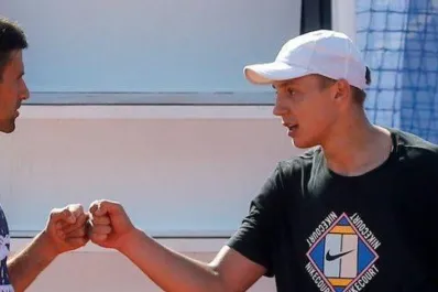 El padre del campeón del ATP Next Gen Finals comparó la ayuda que recibió de Djokovic con un llamado de Messi