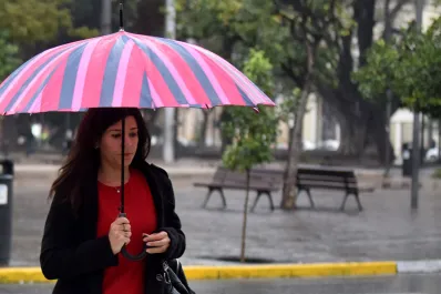 Las lluvias seguirán todo el domingo y provocarán el descenso de la temperatura en Tucumán