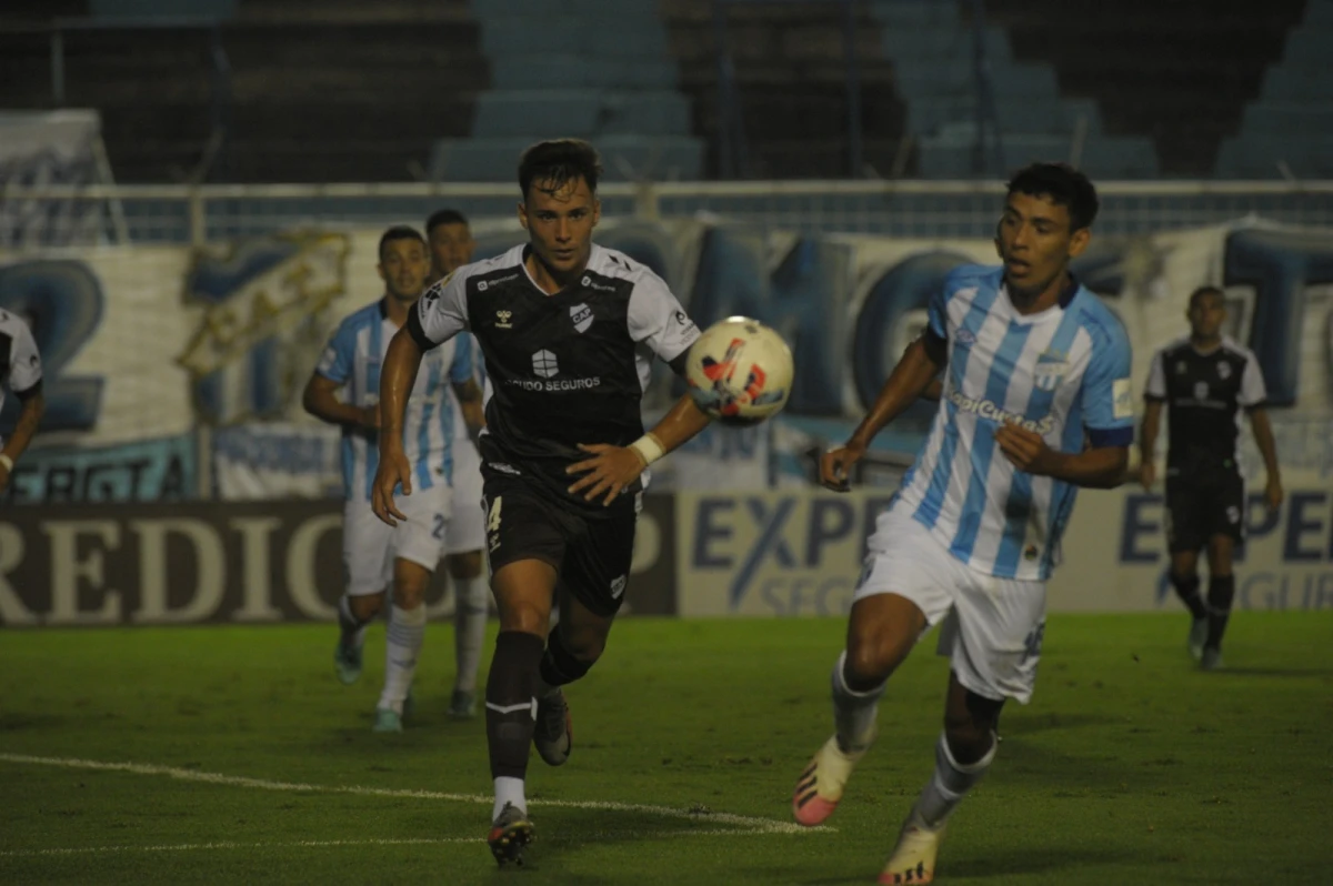 VUELVE A TUCUMÁN. Luego de una gran temporada en Atlético de Rafaela; Nicolás Laméndola será evaluado por la dupla técnica durante la pretemporada. foto archivo